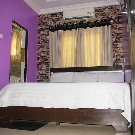 Crestview Hotel & Suites Lagos Exterior photo